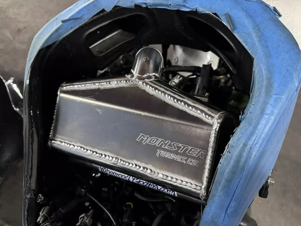 04-05 Kawasaki Zx10 with Non Intercooled Turbo Plenum