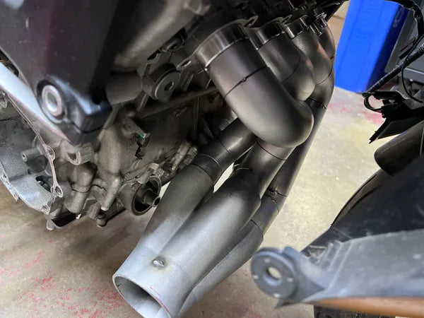 Suzuki GSXR1000 Pro One Side Mount Turbo Header (321 Stainless) Big Tube.